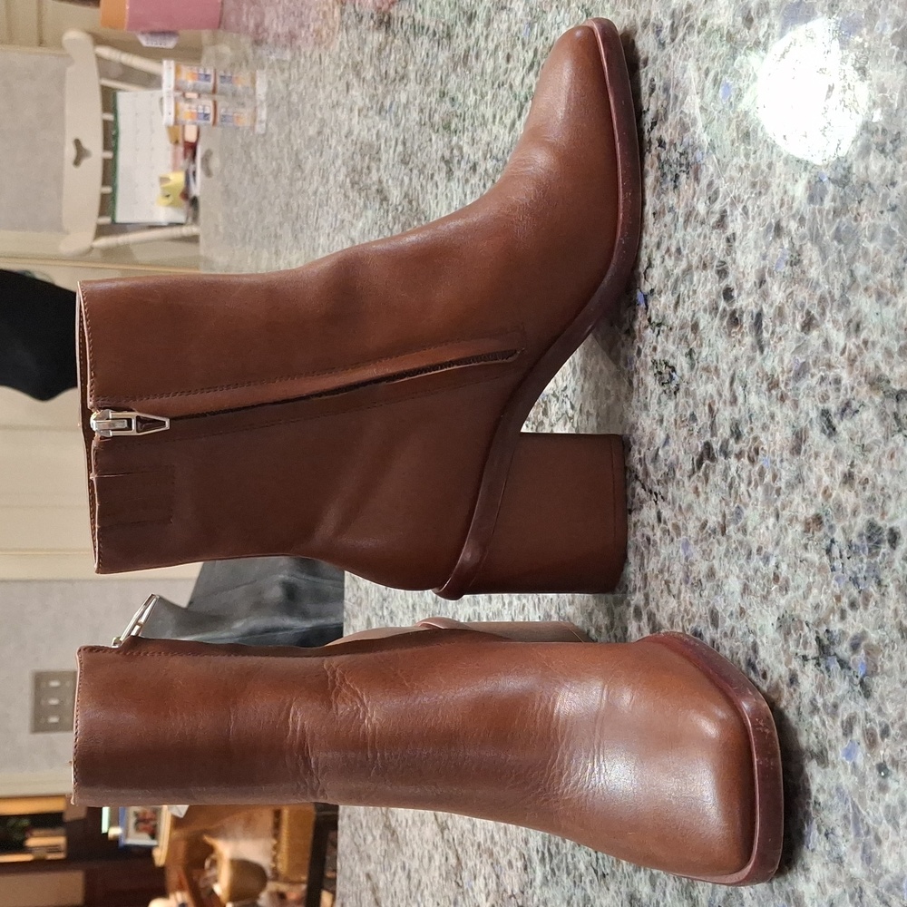 "DOLCE VITA" SZ. 6.5, Brown genuine leather, 3in. Heel, Beautiful boots.